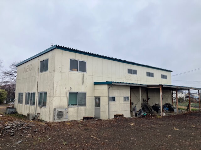 甘楽町F様邸で樹木伐採と屋根まわり整理を行った施工後の様子